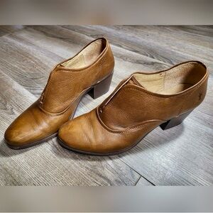 Frye Courtney Slip On Whiskey Brown Size 8 Classic Laceless Oxford Ankle Boots